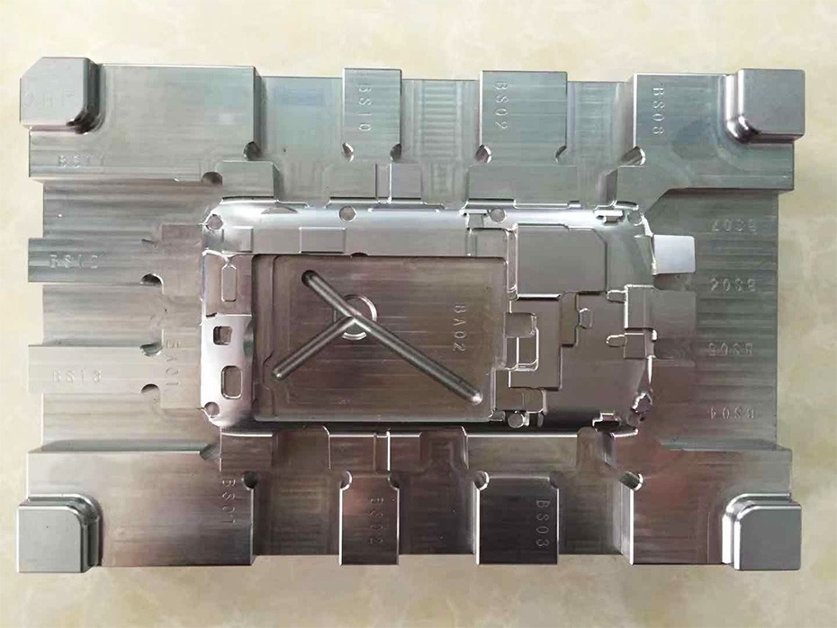 手機殼后模